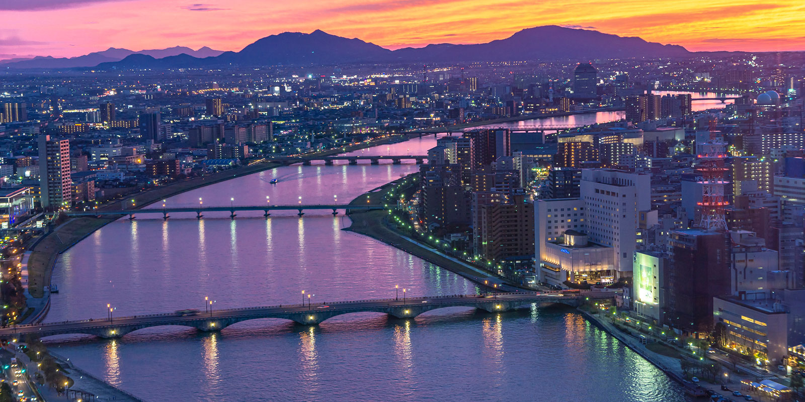 View of Niigata city | Mugimaki/Pixta